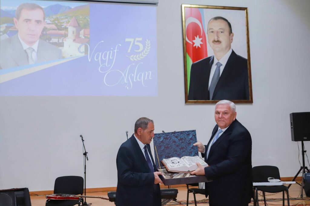 Şəkidə Azərbaycan Yazıçılar Birliyinin Şəki bölməsinin sədri, şair-publisist Vaqif Aslanın 75 illik yubileyi qeyd olunub.