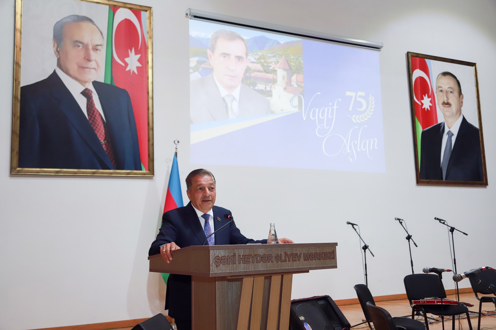 Şəkidə Azərbaycan Yazıçılar Birliyinin Şəki bölməsinin sədri, şair-publisist Vaqif Aslanın 75 illik yubileyi qeyd olunub.